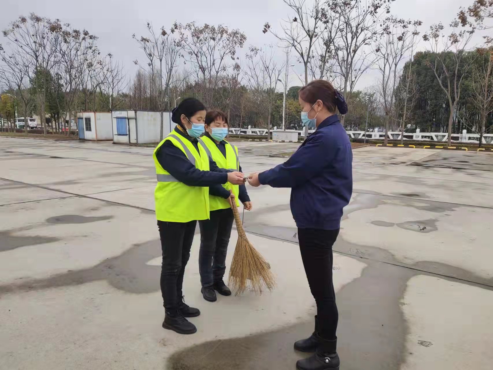 三峽場(chǎng)館保潔員拾金不昧傳遞滿滿正能量